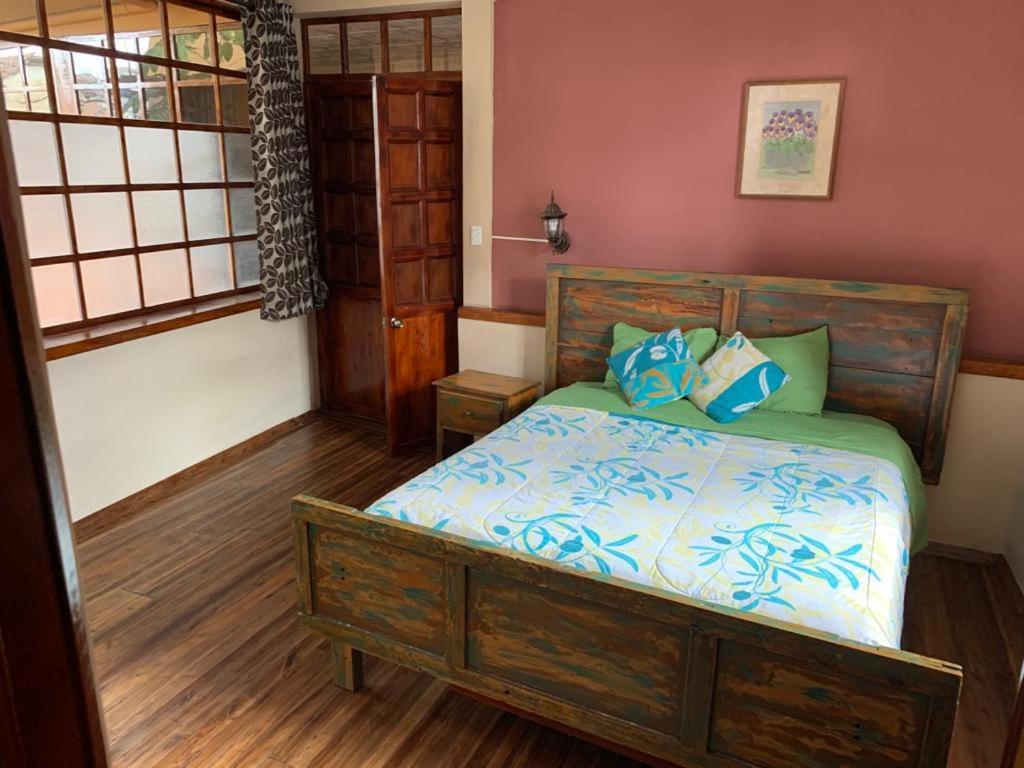 Hostel Santa Canela Куенка Екстериор снимка