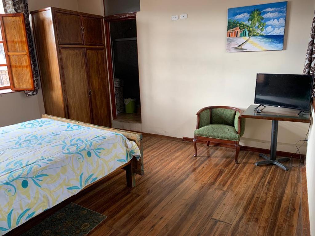 Hostel Santa Canela Куенка Екстериор снимка